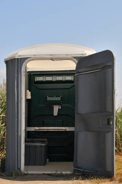 Porta potty delivery and setup in Broadmoor, CA
